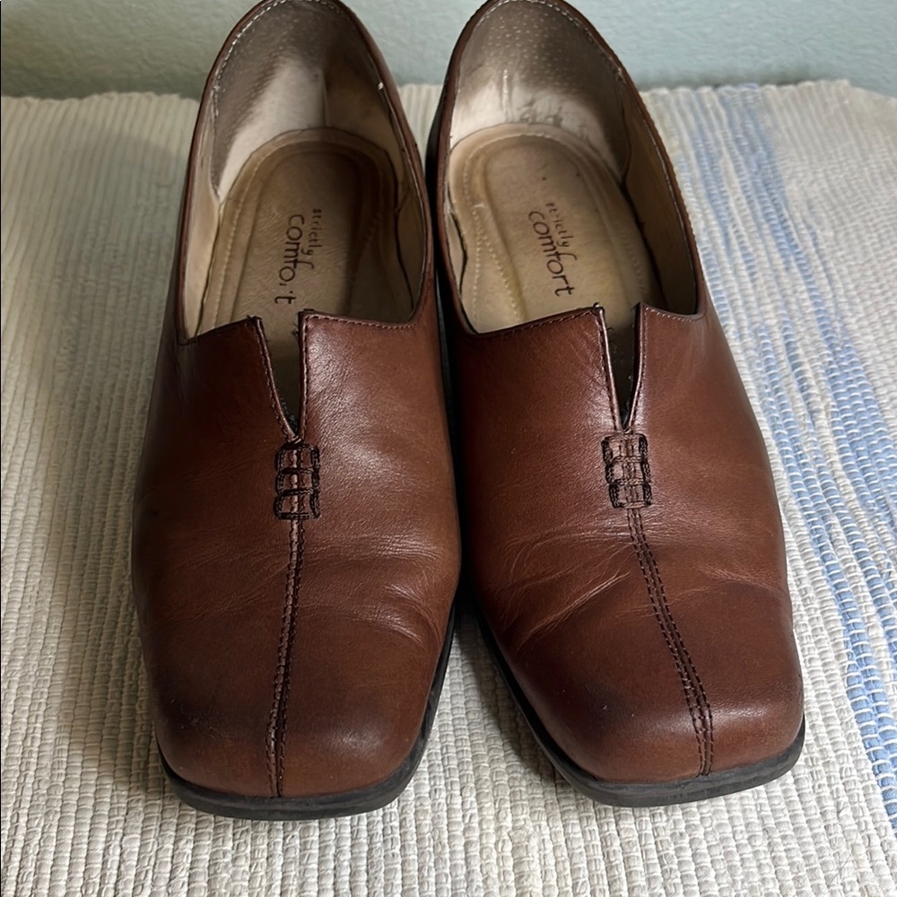 Strictly Comfort Brown Leather women’s Heels size 6.5